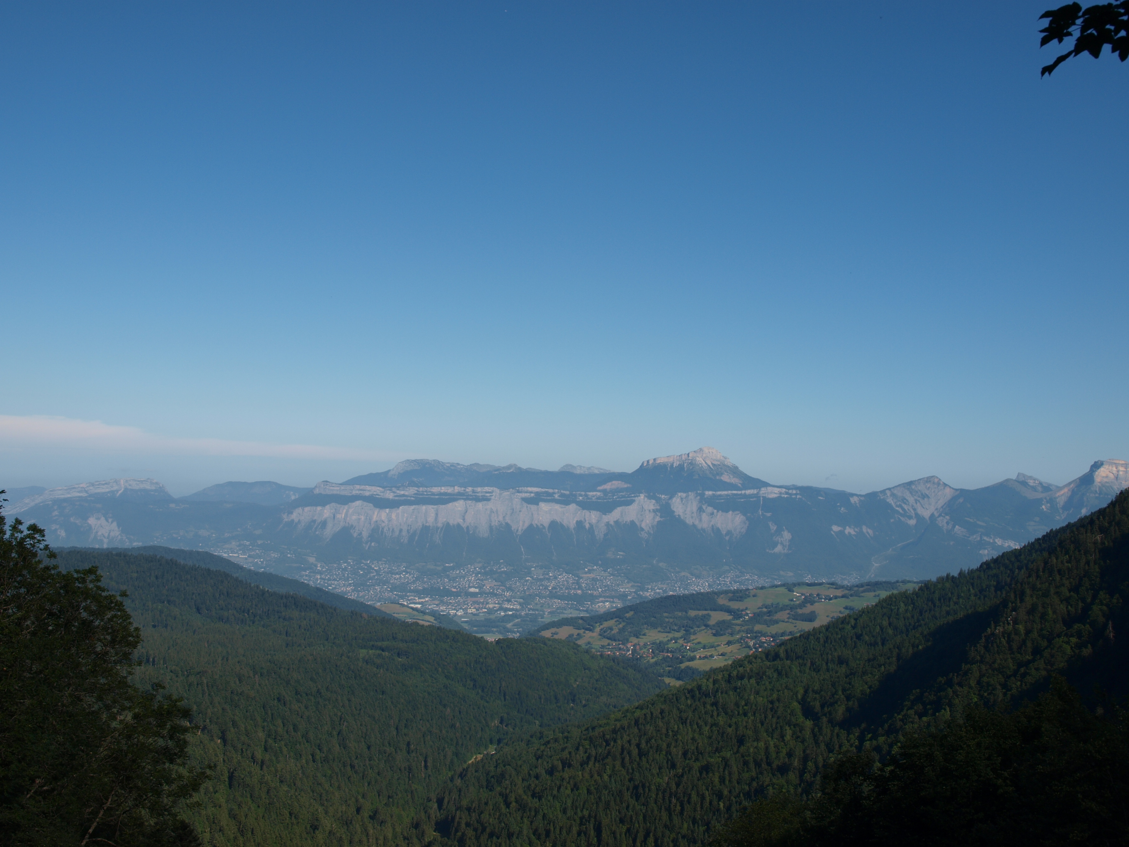 Vue sur Chamechaude et la Chartreuse (à la montée)